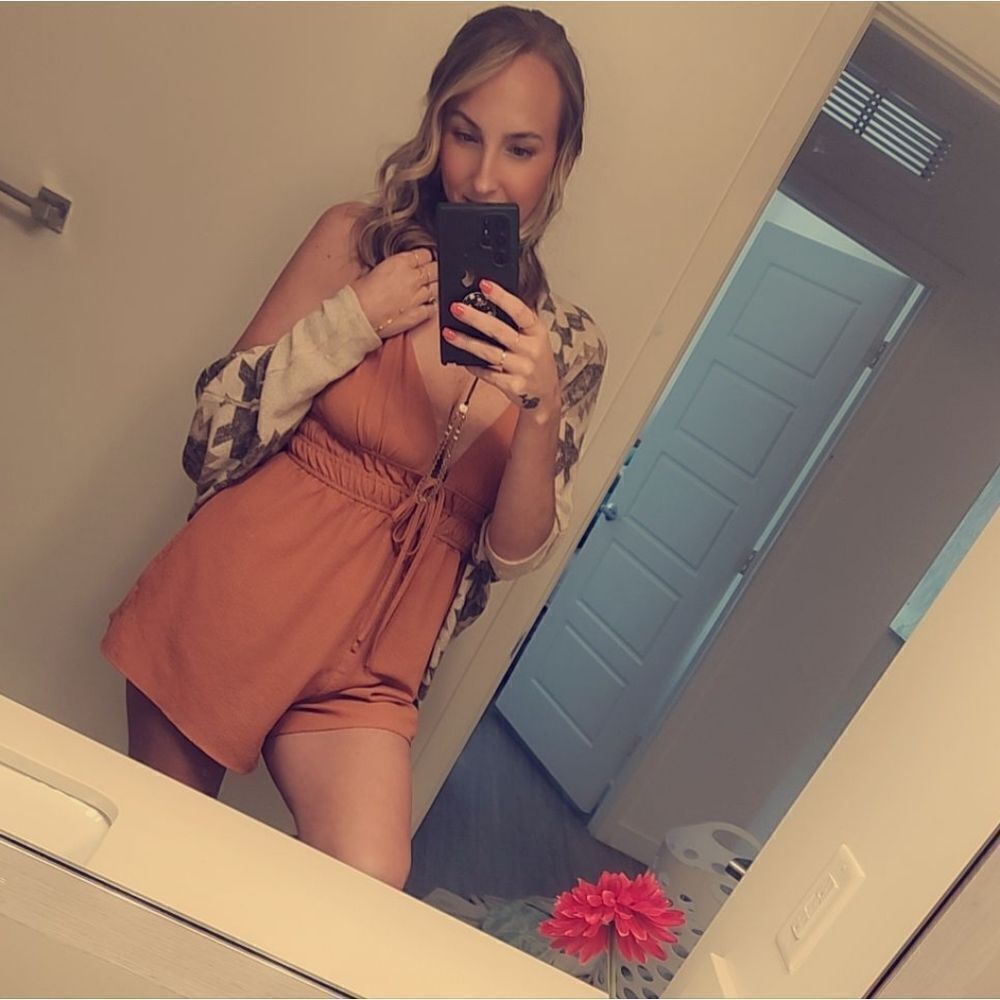 Drawstring Tie Front Romper - Picture 3 of 3